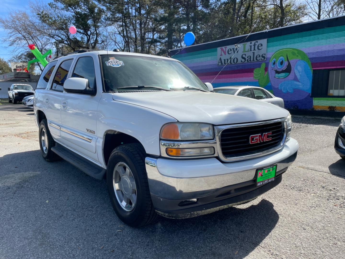 2005 WHITE GMC YUKON SLT (1GKEC13T95J) with an 5.3L engine, Automatic transmission, located at 5103 Dorchester Rd., Charleston, SC, 29418-5607, (843) 767-1122, 36.245171, -115.228050 - Photo#0